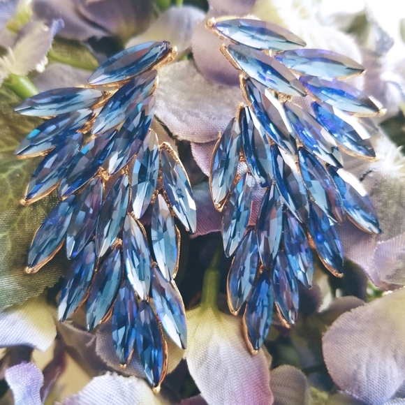Luxe Wing Blue Crystal Earrings - Picture 2 of 3
